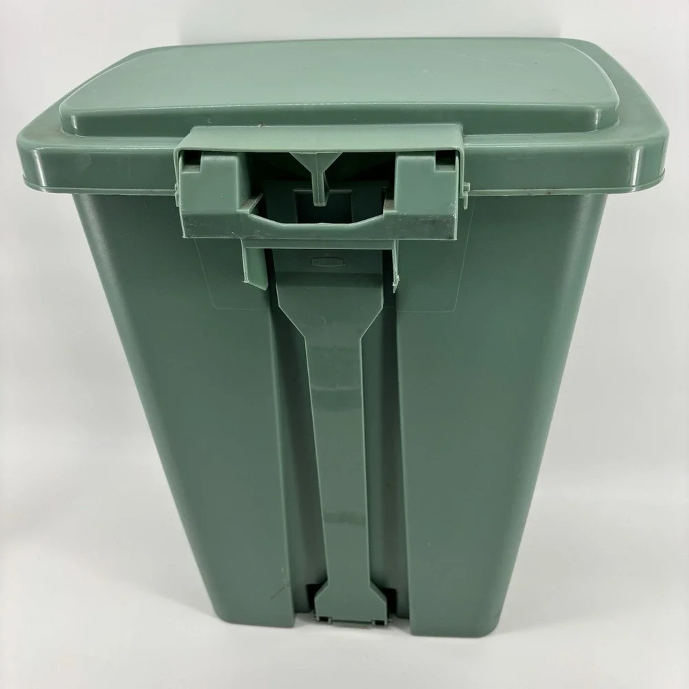 Rubbermaid vintage front